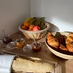 Frühstückspension La Tour En Seine 3*